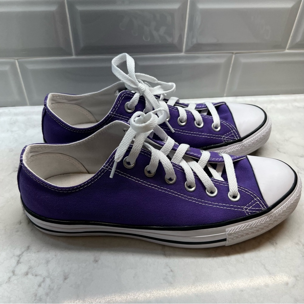 EUC Converse unisex Chuck Taylor all star sneakers - Electric purple